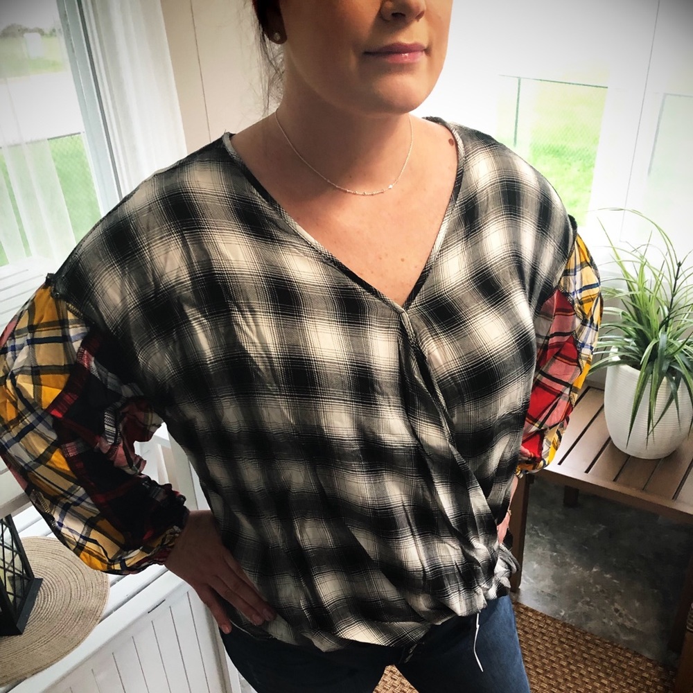 New In! Multicolor Buffalo Plaid Surplice Top Plus - Picture 3 of 6